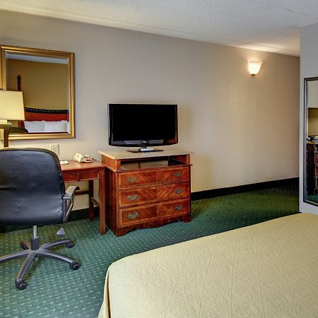 Quality Inn & Suites College Park Exteriör bild