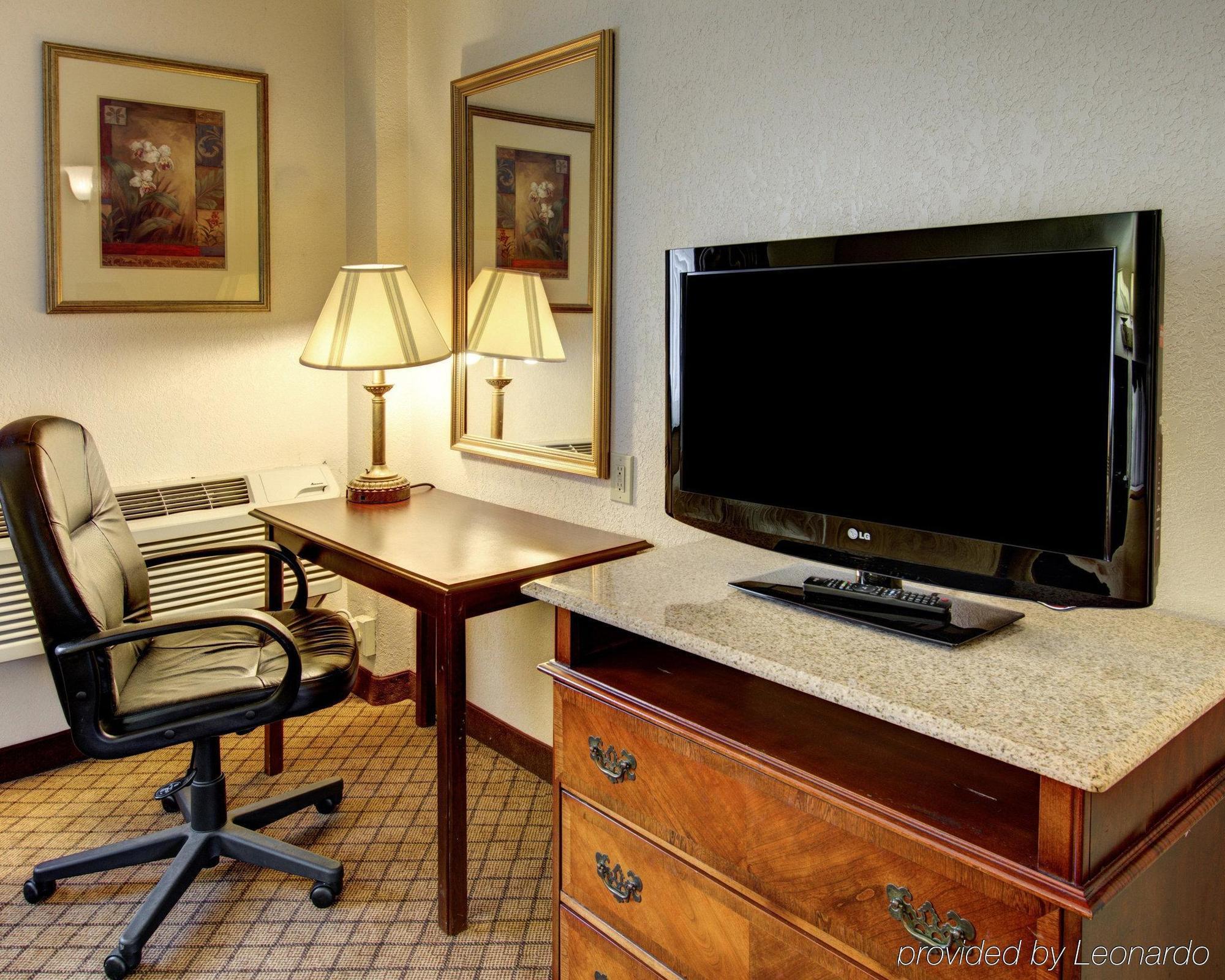 Quality Inn & Suites College Park Exteriör bild