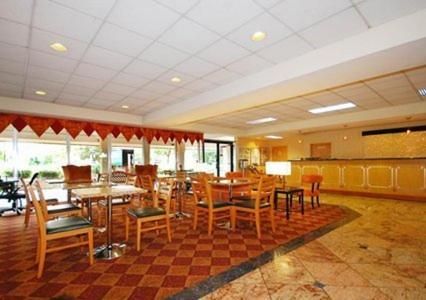 Quality Inn & Suites College Park Exteriör bild