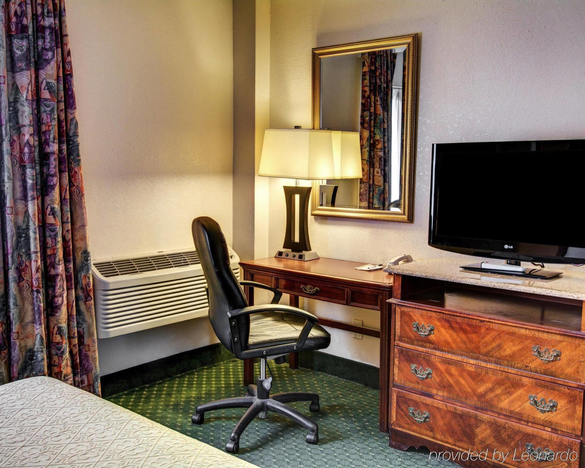 Quality Inn & Suites College Park Exteriör bild
